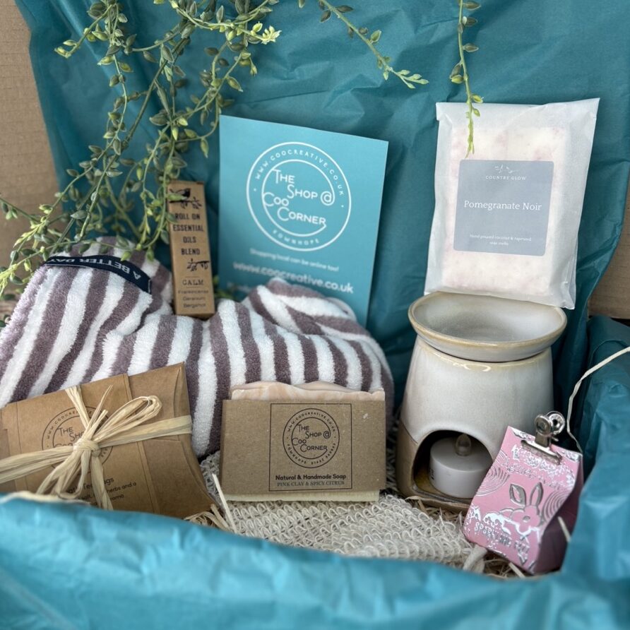 Postable gift box for her - Aroma. Send a thoughtful, creative & unique gift box, filled with quality gifts